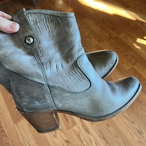Frye Jackie button boot on sold out Ice Gray. Size 7.5